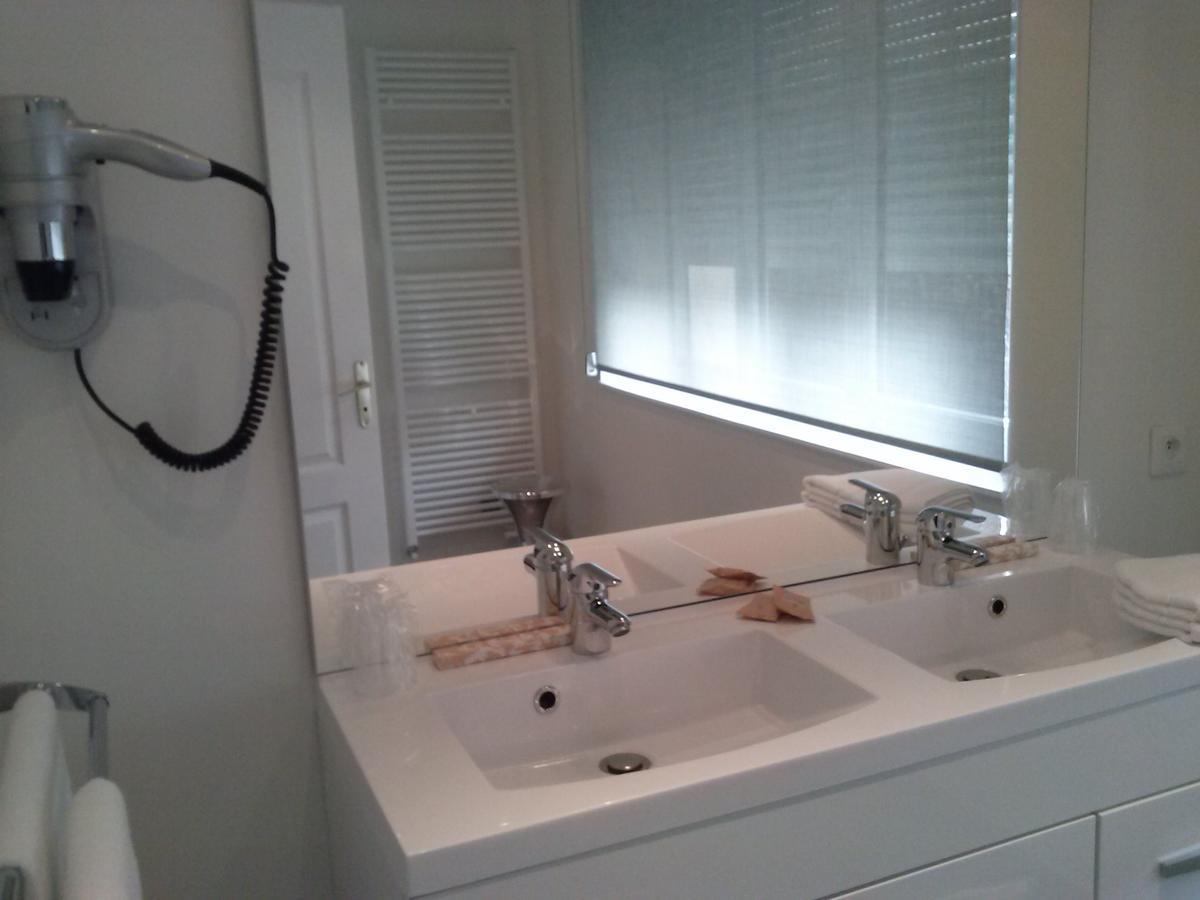 Logis - Hotel Restaurant Du Canard Hangest-sur-Somme Room photo